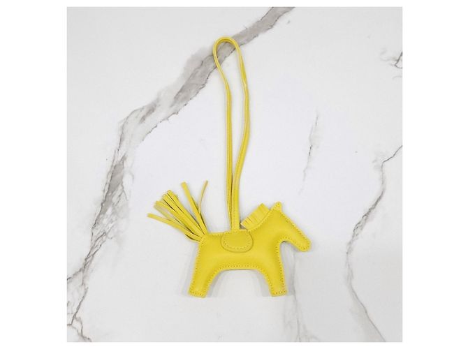 Hermès Rodeo PM Bag Charm Jaune Milton - vista 10