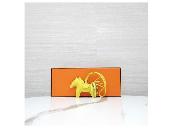 Hermès Rodeo PM Bag Charm Jaune Milton - vista 8