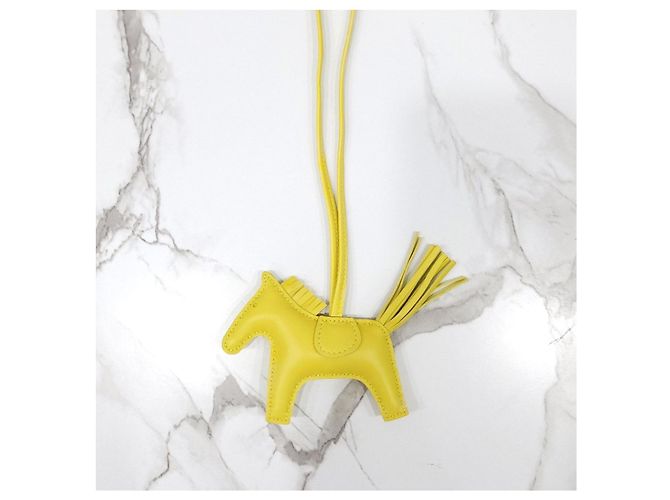 Hermès Rodeo PM Bag Charm Jaune Milton - vista 9