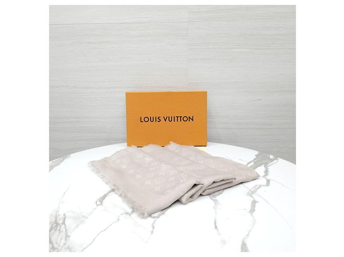 Louis Vuitton Sciarpa Sciopolo in Lana e Seta Monogram Classic Grigio - vista 14