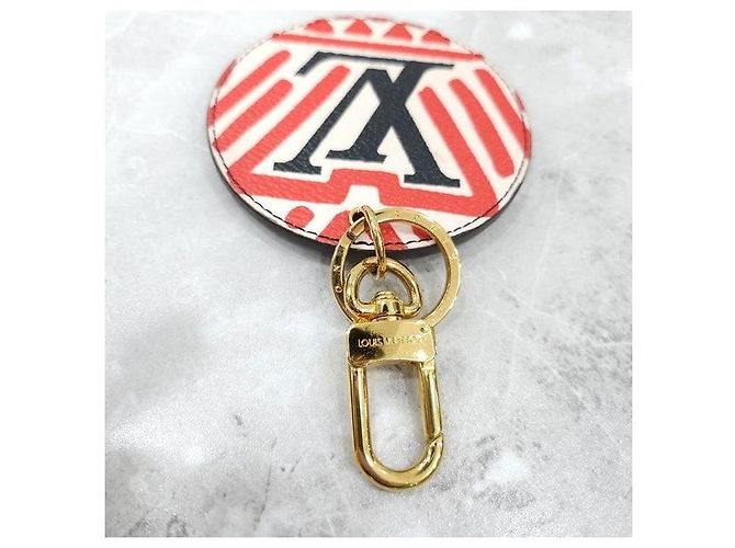 Louis Vuitton Portachiavi Charm Round Crafty - vista 3