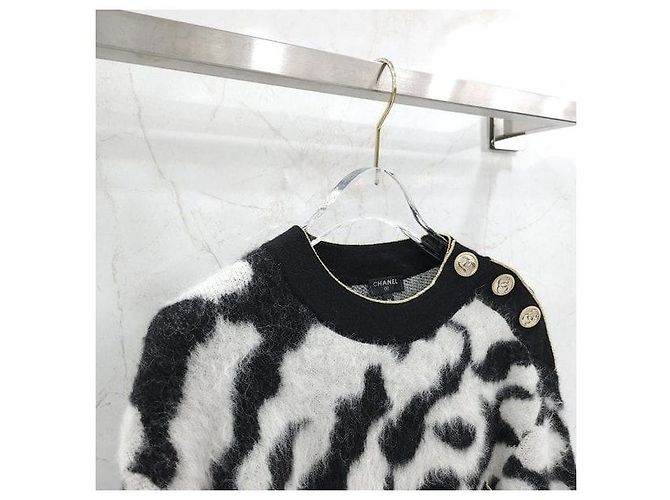 Chanel Alpaka-Strick mit Knopf Grün - Ansicht 3