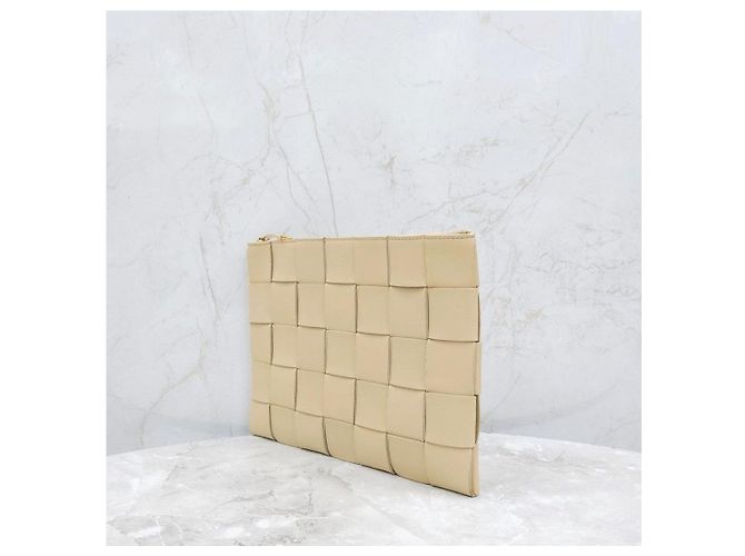 Bottega Veneta Clutch in pelle Intrecciato Medium - view 10