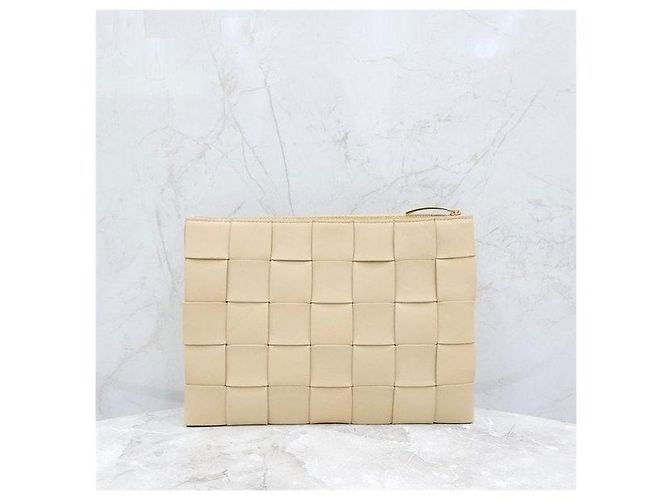 Bottega Veneta Clutch in pelle Intrecciato Medium - view 3