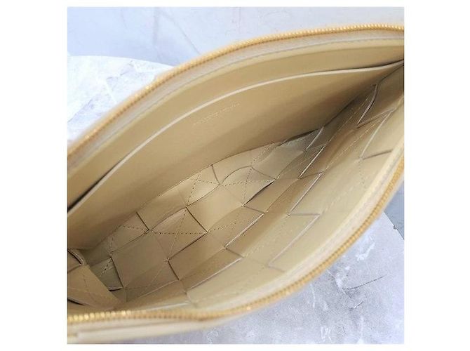 Bottega Veneta Clutch in pelle Intrecciato Medium - view 6