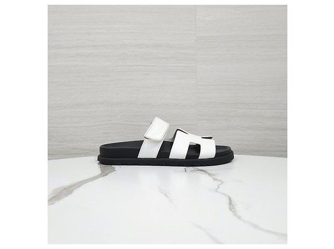 Hermès Sandali Slippers Cipre in vitello bianco - vista 4