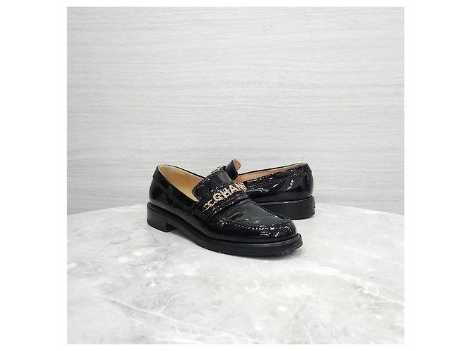 Chanel Mocassini in pelle verniciata nera con catena - vista 3
