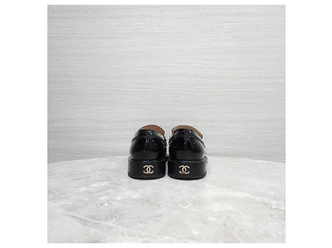 Chanel Mocassini in pelle verniciata nera con catena - vista 4