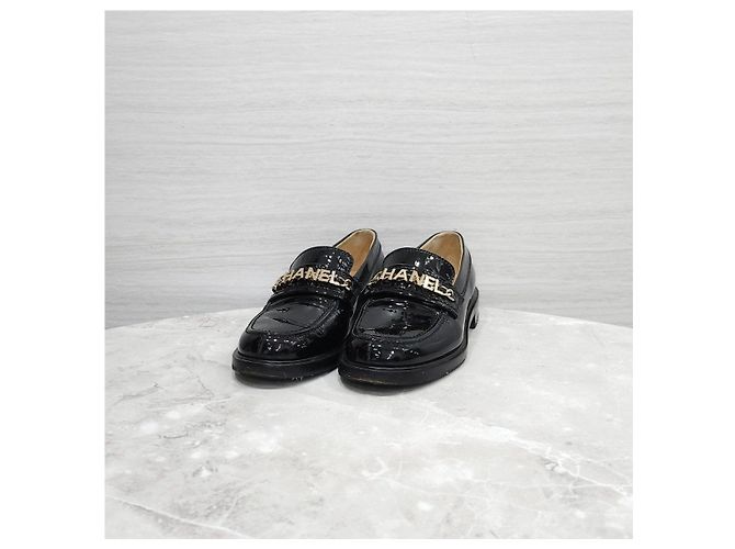 Chanel Mocassini in pelle verniciata nera con catena - vista 9