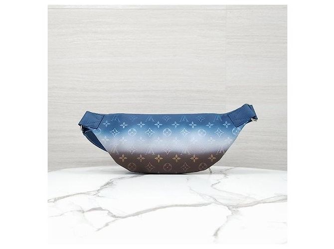 Louis Vuitton Marsupio Rush Monogram Pigment Blue Gradient - vista 3