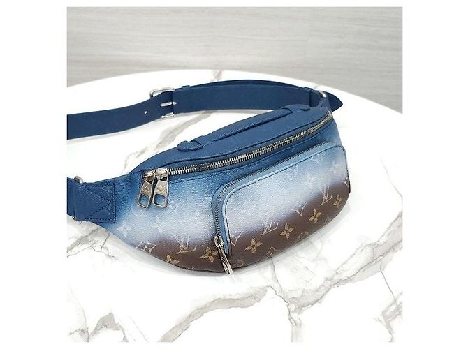 Louis Vuitton Marsupio Rush Monogram Pigment Blue Gradient - vista 4