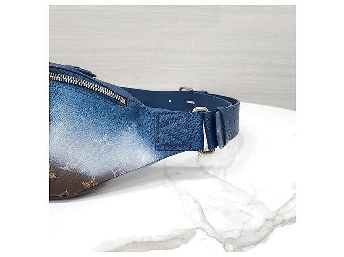 Louis Vuitton Marsupio Rush Monogram Pigment Blue Gradient - vista 5