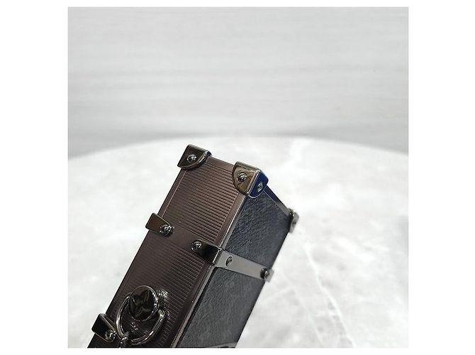 Louis Vuitton Eclipse Trunk Mini Crossbody Bag mit Kette - Ansicht 9
