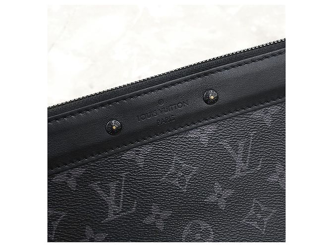Louis Vuitton Clutch Eclipse Monogram Pochette To Go - vista 12