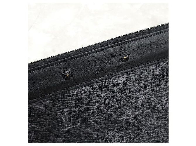Louis Vuitton Clutch Eclipse Monogram Pochette To Go - vista 4