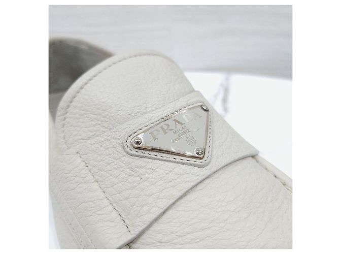 Prada Mocassino in pelle logo Triangle Chalk White - vista 14