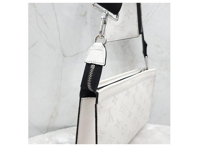 Louis Vuitton Borsa crossbody portafoglio indossabile - vista 3