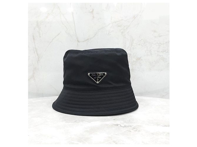 Prada Cappello bucket in nylon con logo Triangle - vista 10