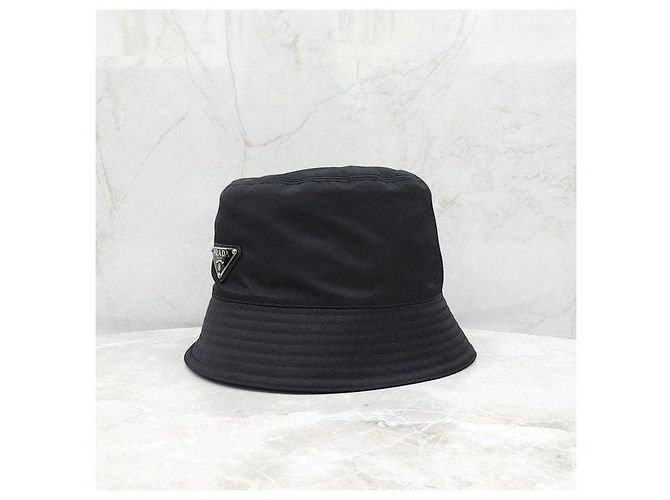 Prada Cappello bucket in nylon con logo Triangle - vista 2