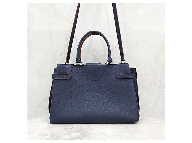 Louis Vuitton Borsa a Tracolla Tote Lock Me Day Marine Rouge - vista 12
