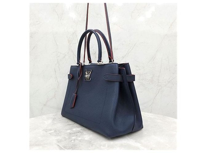 Louis Vuitton Borsa a Tracolla Tote Lock Me Day Marine Rouge - vista 2