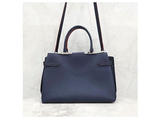 Louis Vuitton Borsa a Tracolla Tote Lock Me Day Marine Rouge - vista 3