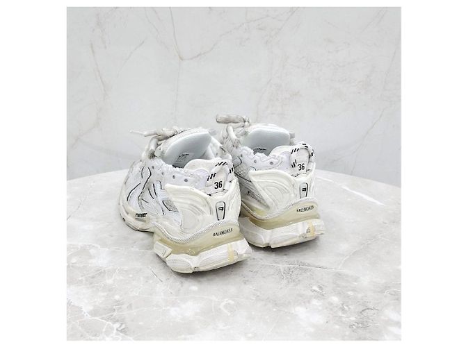 Balenciaga Weiße Runner Sneaker - Ansicht 10