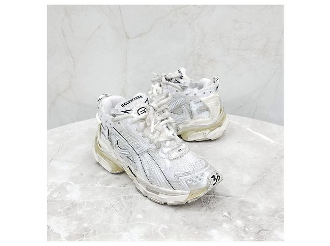 Balenciaga Weiße Runner Sneaker - Ansicht 9
