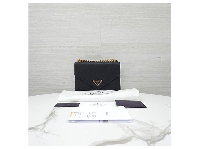 Prada Borsa a tracolla a busta con catena in pelle Saffiano Nero - vista 10