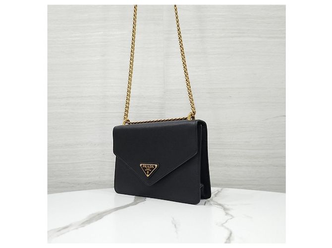 Prada Borsa a tracolla a busta con catena in pelle Saffiano Nero - vista 12