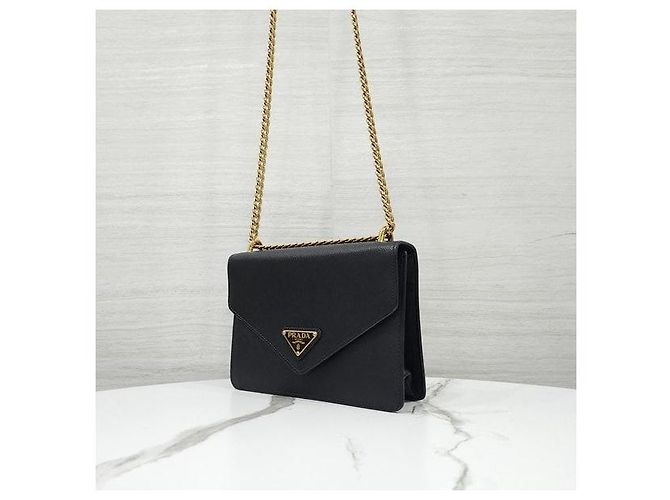 Prada Borsa a tracolla a busta con catena in pelle Saffiano Nero - vista 2