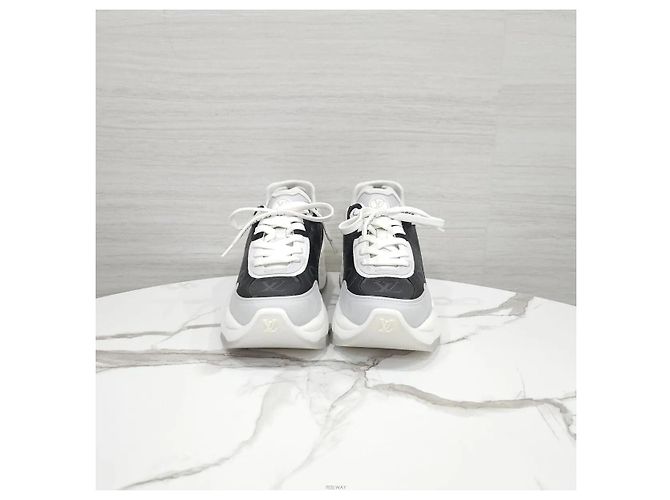 Louis Vuitton Monogram Run Sneaker - Ansicht 2