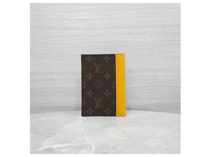 Louis Vuitton Custodia passaporto Monogram Macassar - vista 3