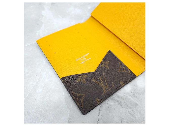 Louis Vuitton Custodia passaporto Monogram Macassar - vista 5
