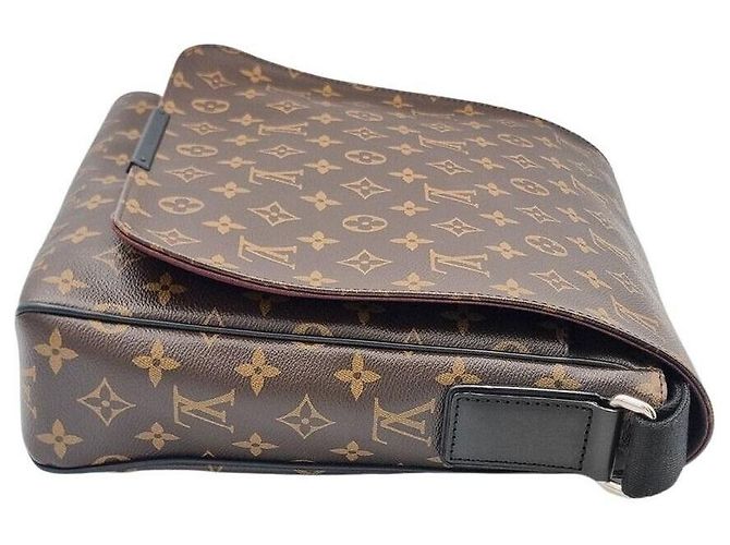 Louis Vuitton Makarasar District MM - vista 5