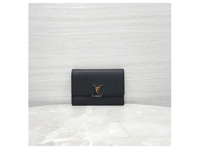Louis Vuitton Portafoglio Capucines in Taurillon - vista 10