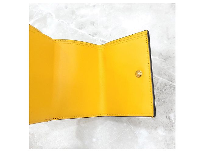 Fendi Trifold Micro Wallet aus Leder - Ansicht 11