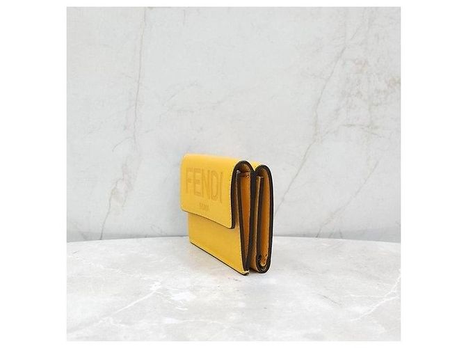 Fendi Trifold Micro Wallet aus Leder - Ansicht 2