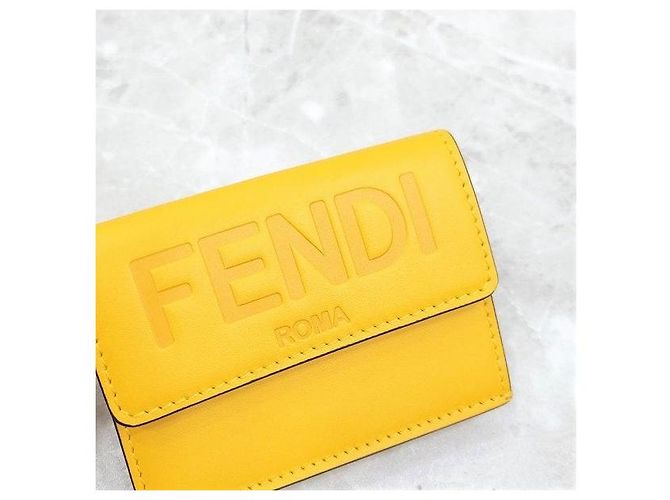 Fendi Trifold Micro Wallet aus Leder - Ansicht 4