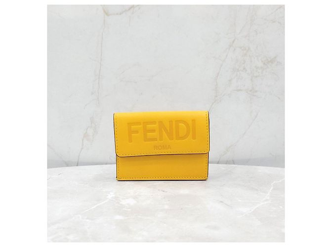 Fendi Trifold Micro Wallet aus Leder - Ansicht 7