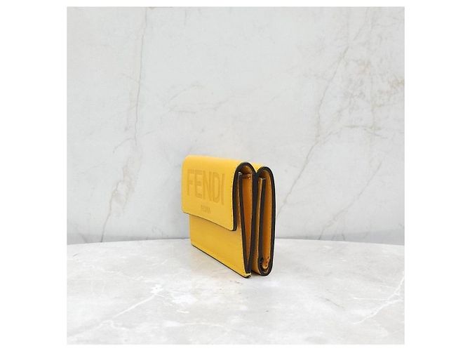 Fendi Trifold Micro Wallet aus Leder - Ansicht 8