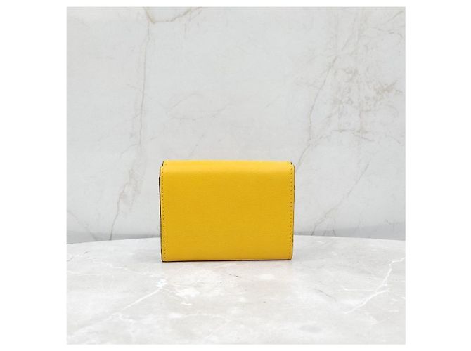 Fendi Trifold Micro Wallet aus Leder - Ansicht 9
