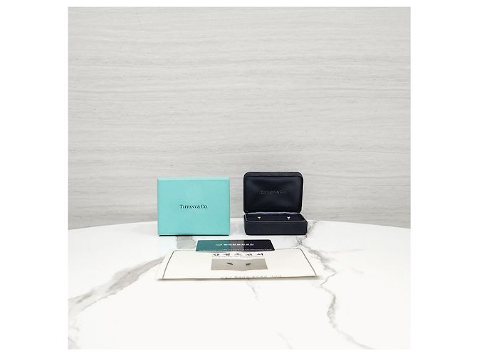 Tiffany & Co Platin Solitär-Diamantstecker - Ansicht 12