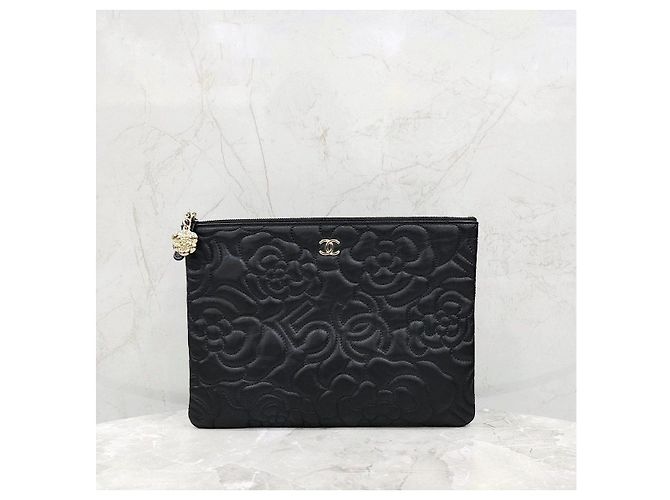 Chanel Clutch Camellia Medium in pelle d'agnello dorata - vista 10