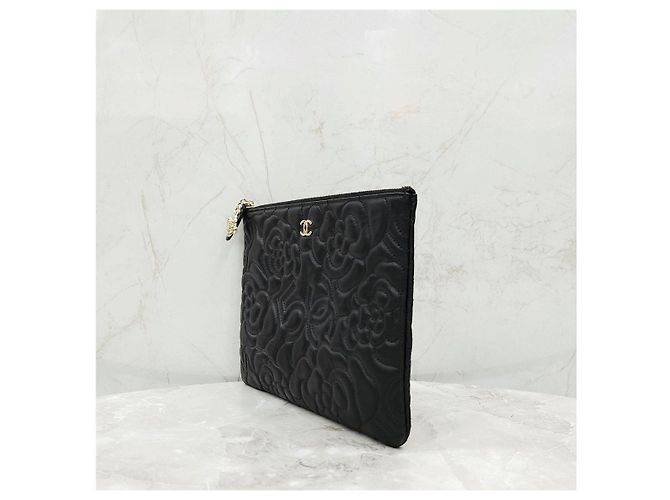 Chanel Clutch Camellia Medium in pelle d'agnello dorata - vista 11