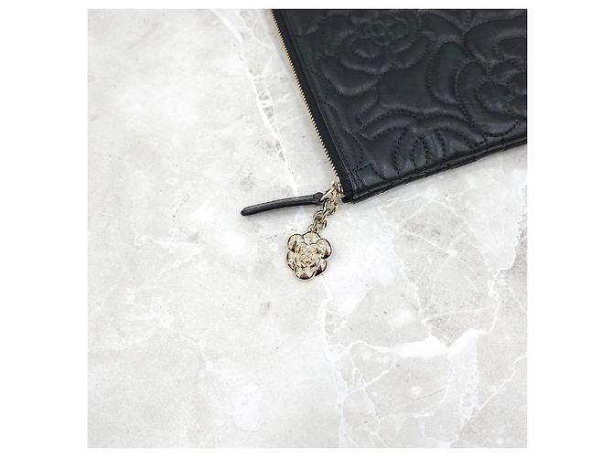 Chanel Clutch Camellia Medium in pelle d'agnello dorata - vista 13