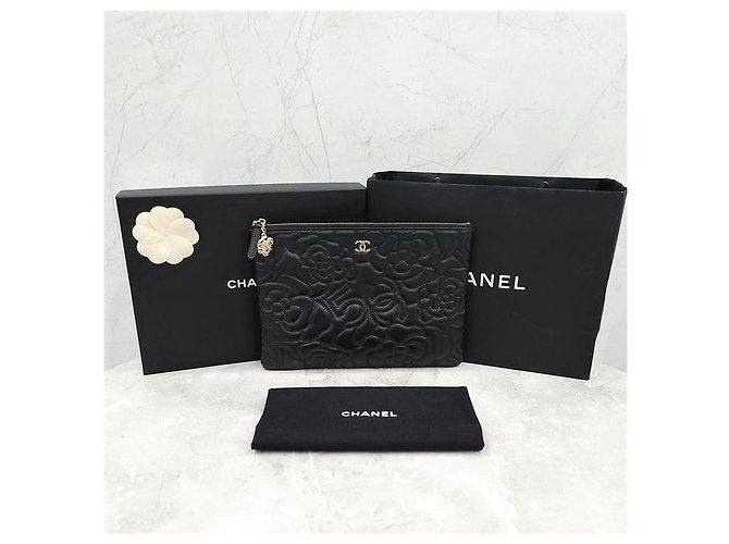 Chanel Clutch Camellia Medium in pelle d'agnello dorata - vista 9