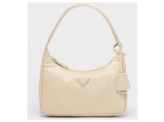 Prada Sac Mini Re-Edition en Nylon Desert Beige - vue 11