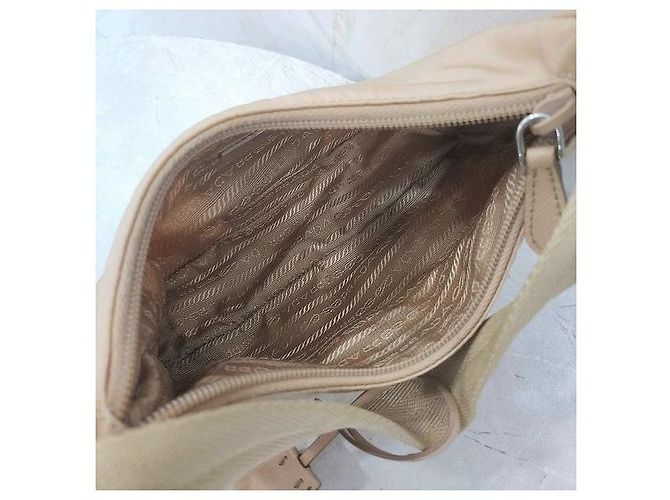 Prada Sac Mini Re-Edition en Nylon Desert Beige - vue 7