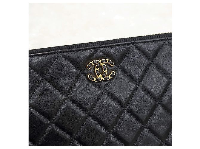 Chanel Clutch Medium Black con dettagli dorati - vista 12